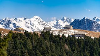 Il panorama delle Alpi Orobie di fronte a Prato Maslino